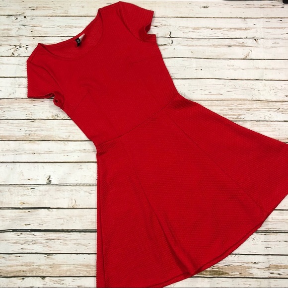 Dresses & Skirts - Red H&M Dress